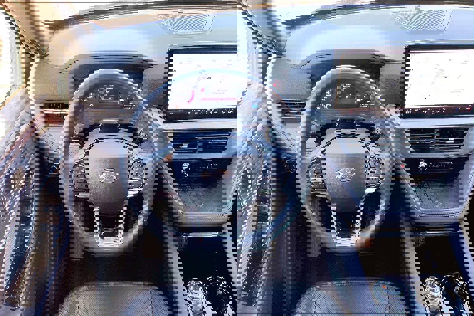 Used 2025 Ford Explorer Platinum w/ LUX Leather Package image 5