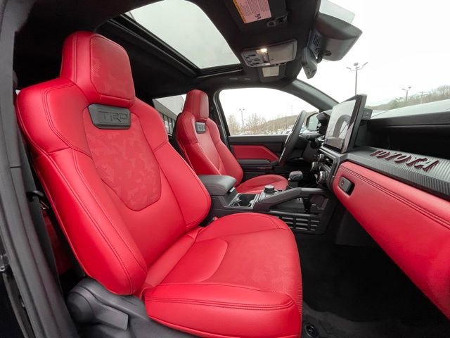 Used 2025 Toyota Tacoma TRD Pro AWD/4WD image 32