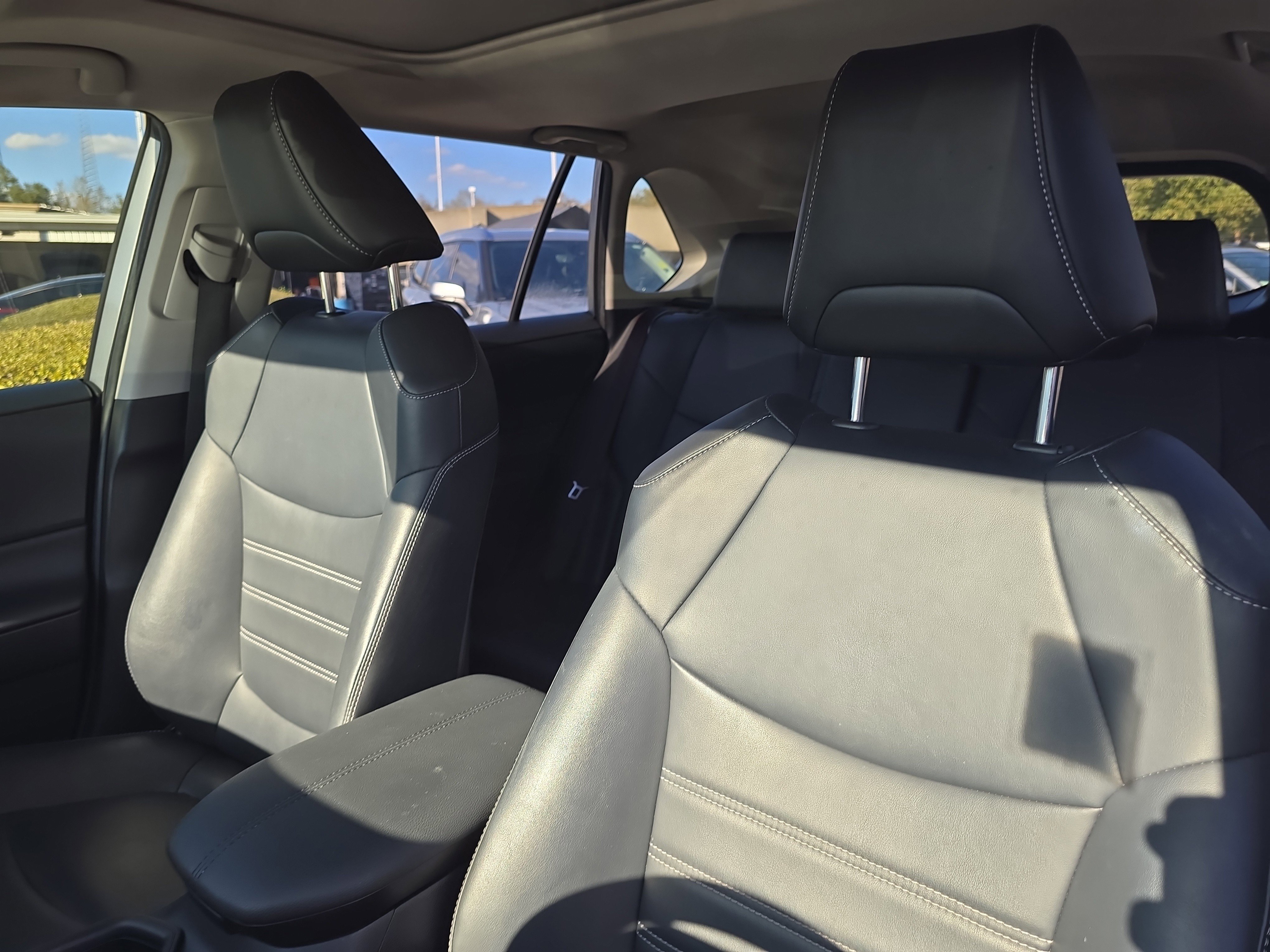 Used 2020 Toyota RAV4 XLE Premium image 24