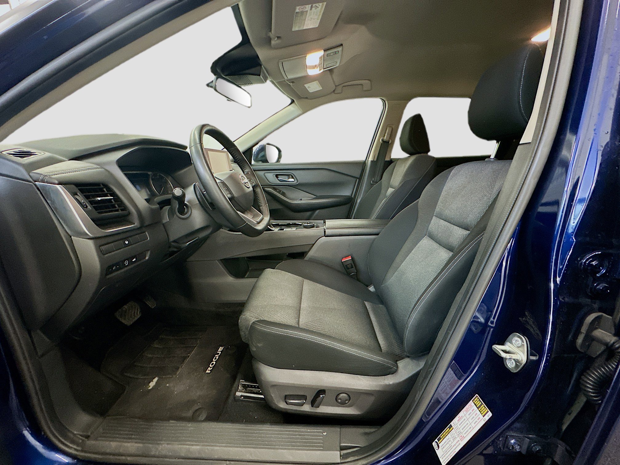 Used 2025 Nissan Rogue SV AWD/4WD image 13