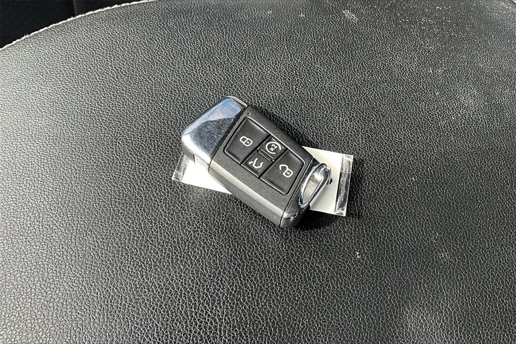 Used 2023 Volkswagen Atlas SEL R-Line image 10