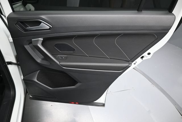 Used 2023 Volkswagen Tiguan SE w/ Panoramic Sunroof Package FWD image 33