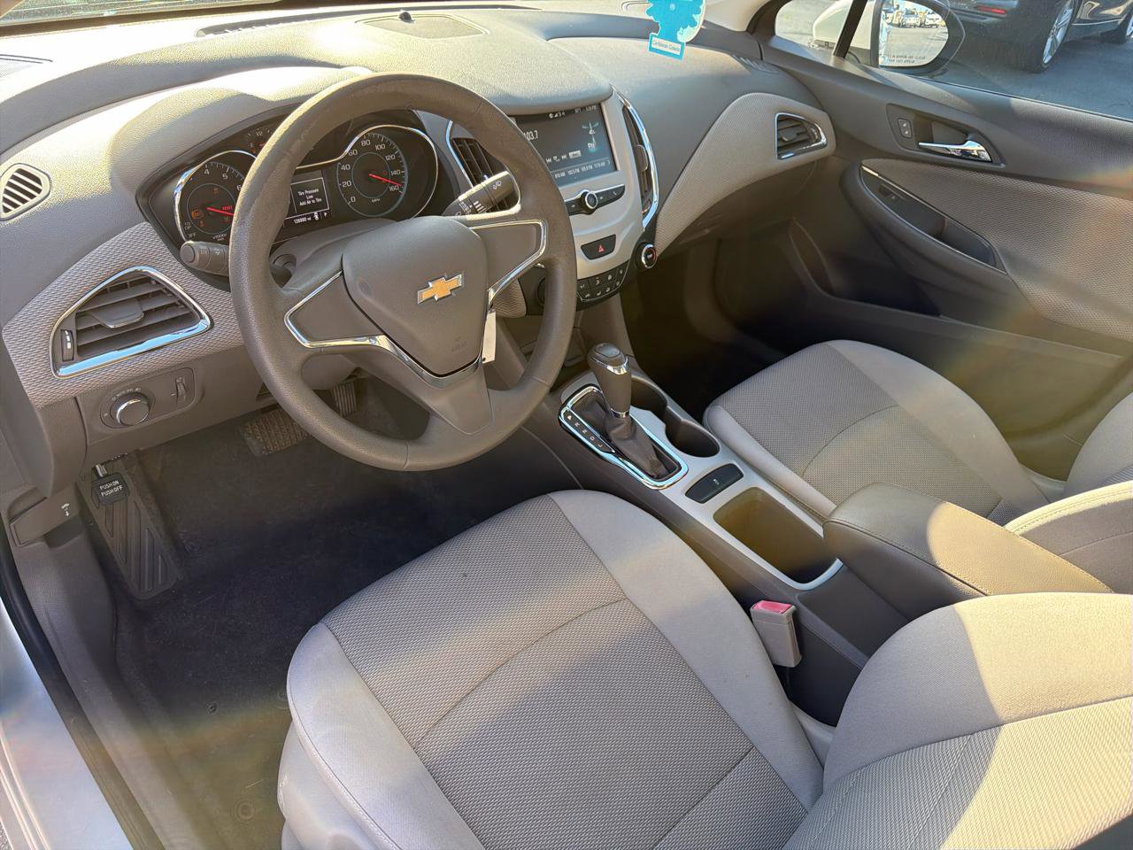 Used 2018 Chevrolet Cruze LS image 9