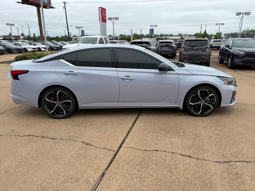 Certified 2023 Nissan Altima 2.5 SR w/ SR Premium Package FWD image 5
