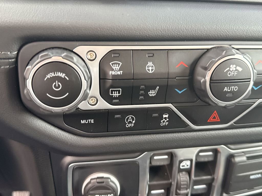 Used 2024 Jeep Gladiator Mojave w/ Technology Group image 12