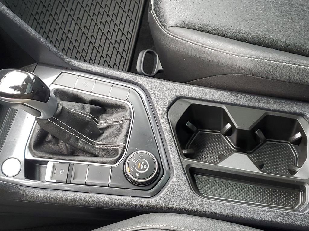 Used 2023 Volkswagen Tiguan SE image 18