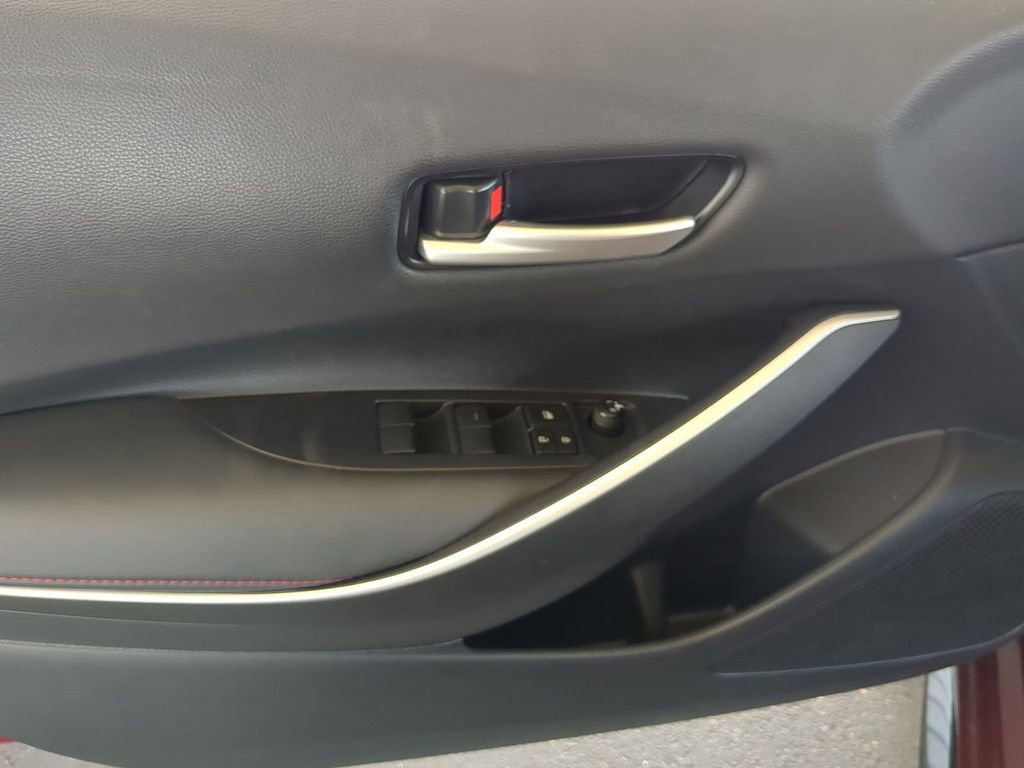 Used 2025 Toyota Corolla SE image 14