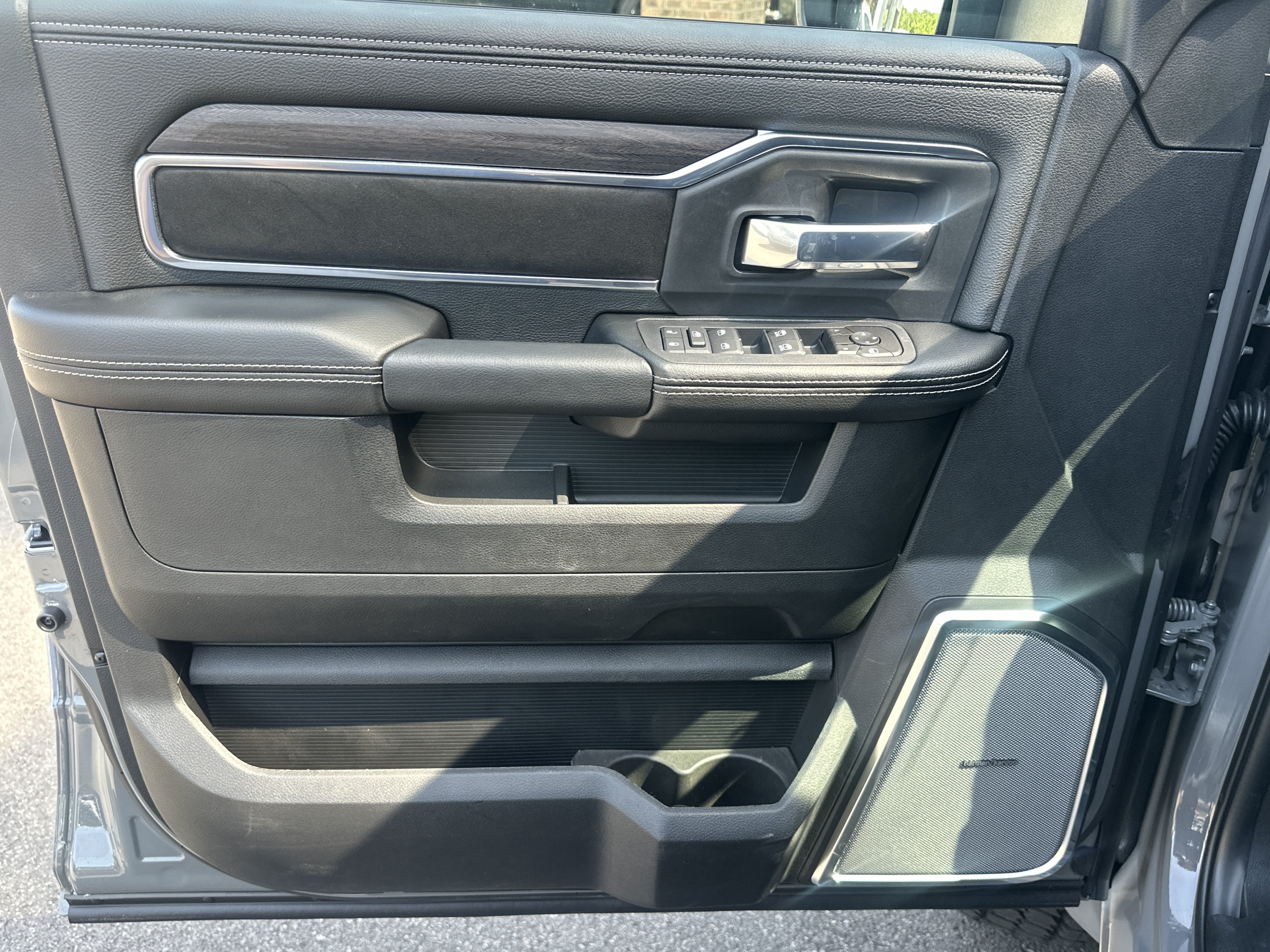 New 2026 RAM 5500 4x4 Crew Cab w/ Laramie Trim Package image 29