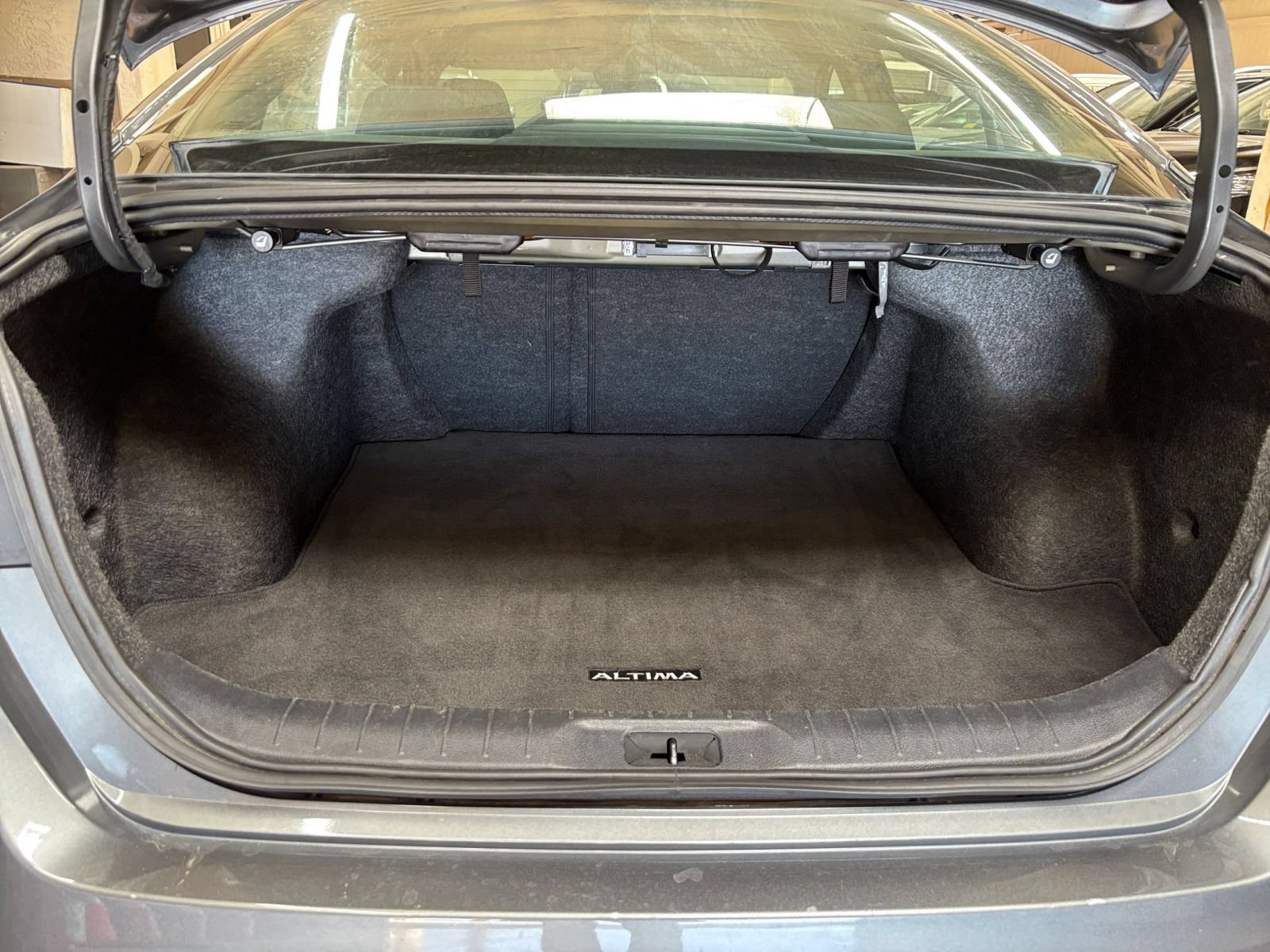 Used 2025 Nissan Altima 2.5 SV FWD image 30
