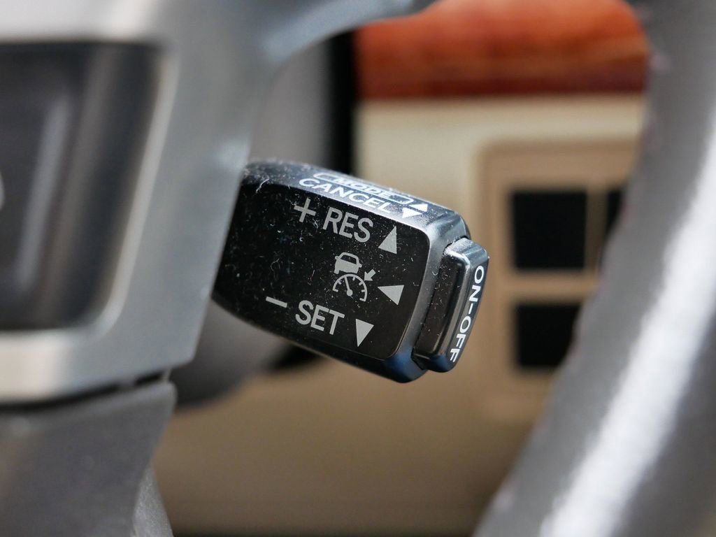 Used 2015 Toyota Land Cruiser image 54