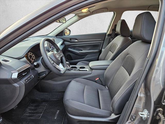 Used 2025 Nissan Altima 2.5 SV FWD image 14