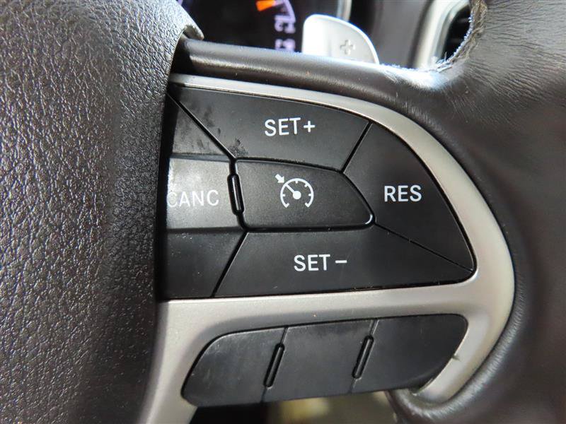 Used 2017 Jeep Grand Cherokee Overland AWD/4WD image 24
