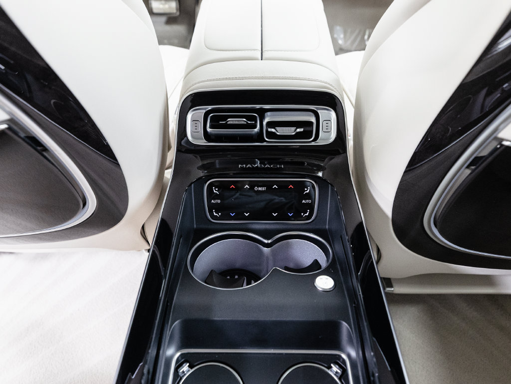 Used 2024 Mercedes-Benz Maybach S 580 4MATIC image 32