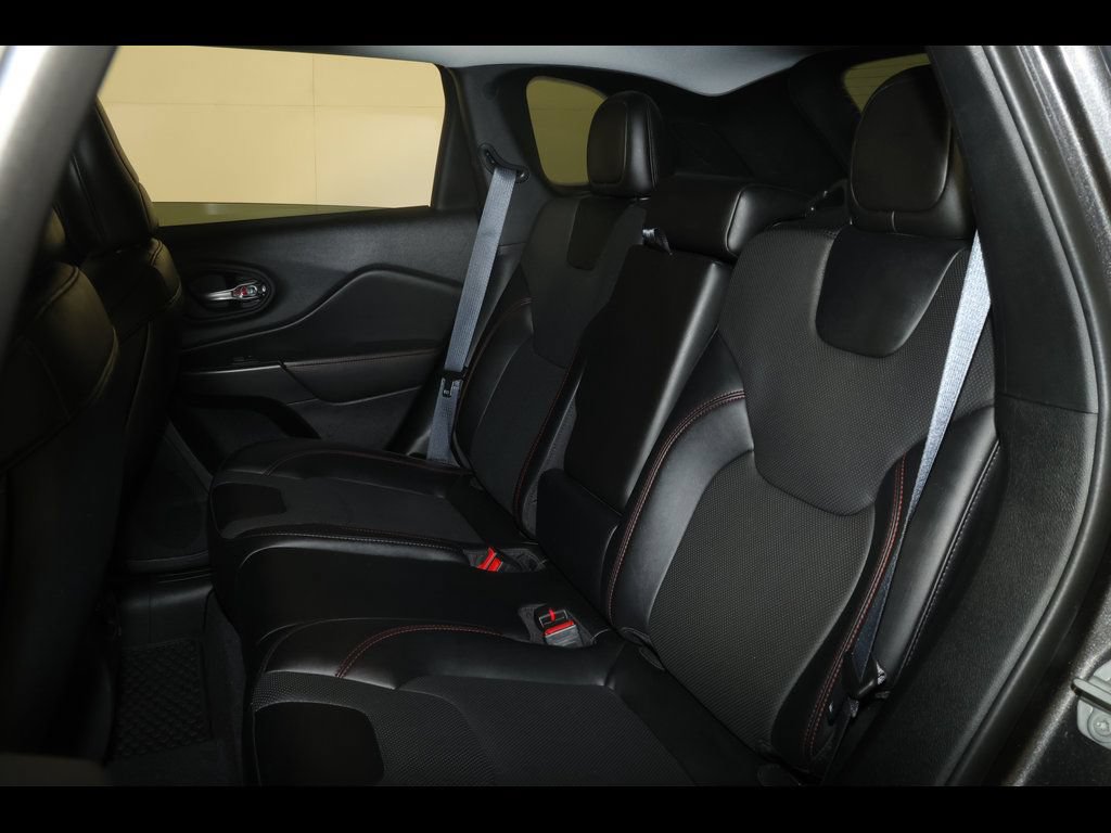 Used 2022 Jeep Cherokee Trailhawk w/ Premium Leather Package AWD/4WD image 27