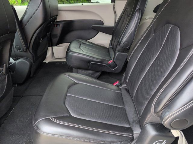 Used 2024 Chrysler Pacifica Touring-L FWD image 27
