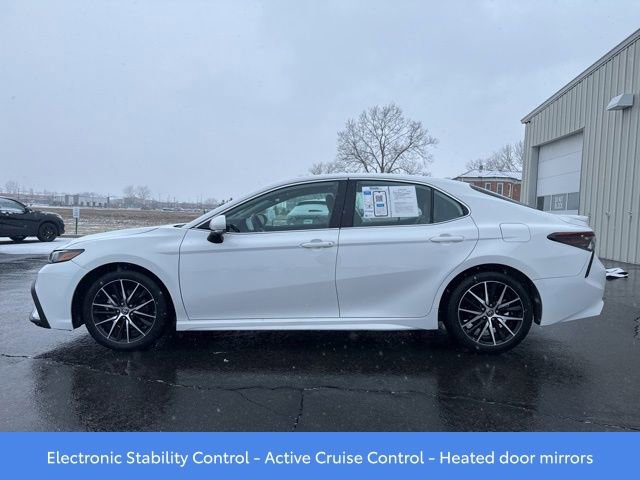 Used 2023 Toyota Camry SE image 4