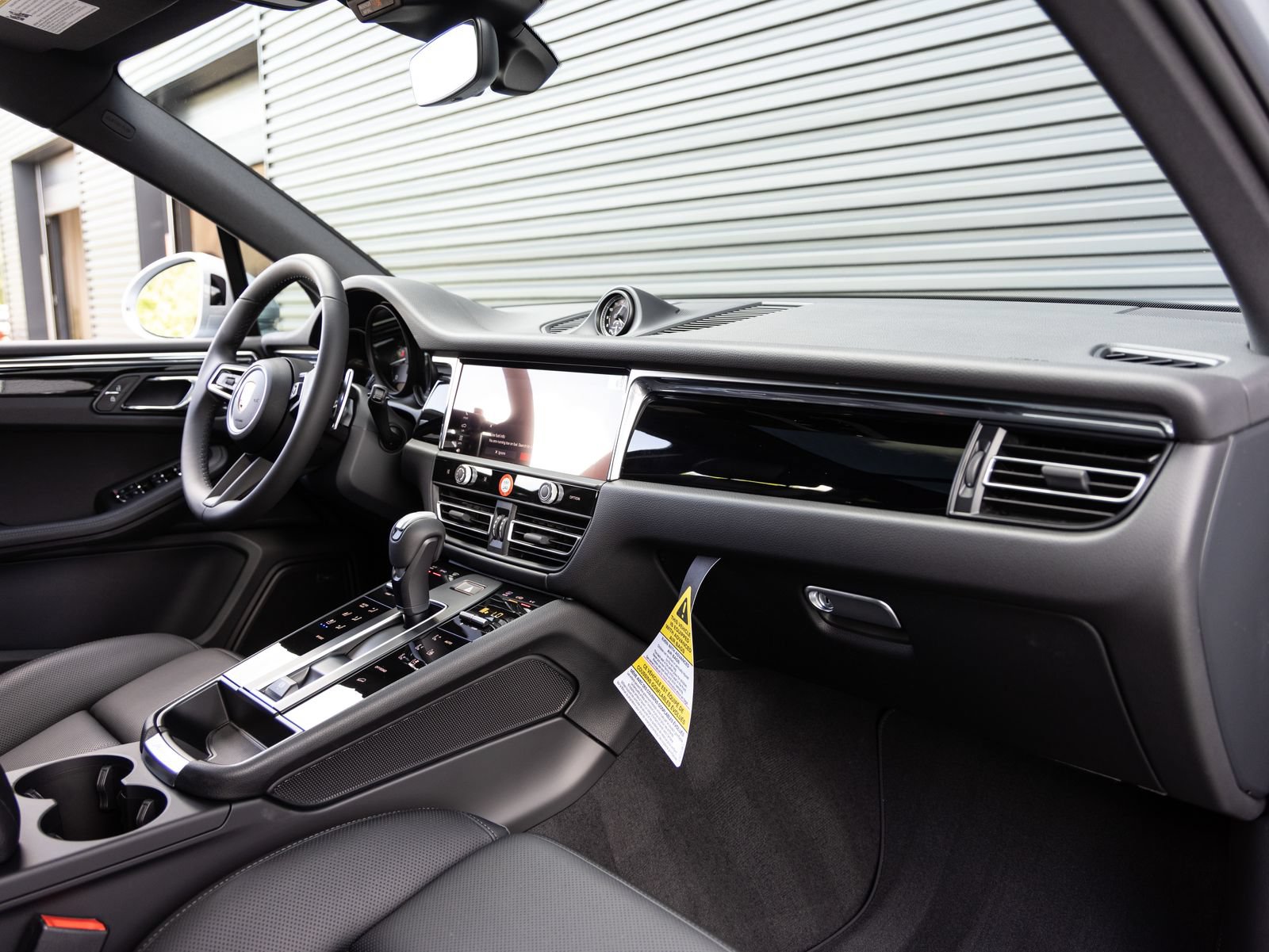 Certified 2026 Porsche Macan AWD/4WD image 35