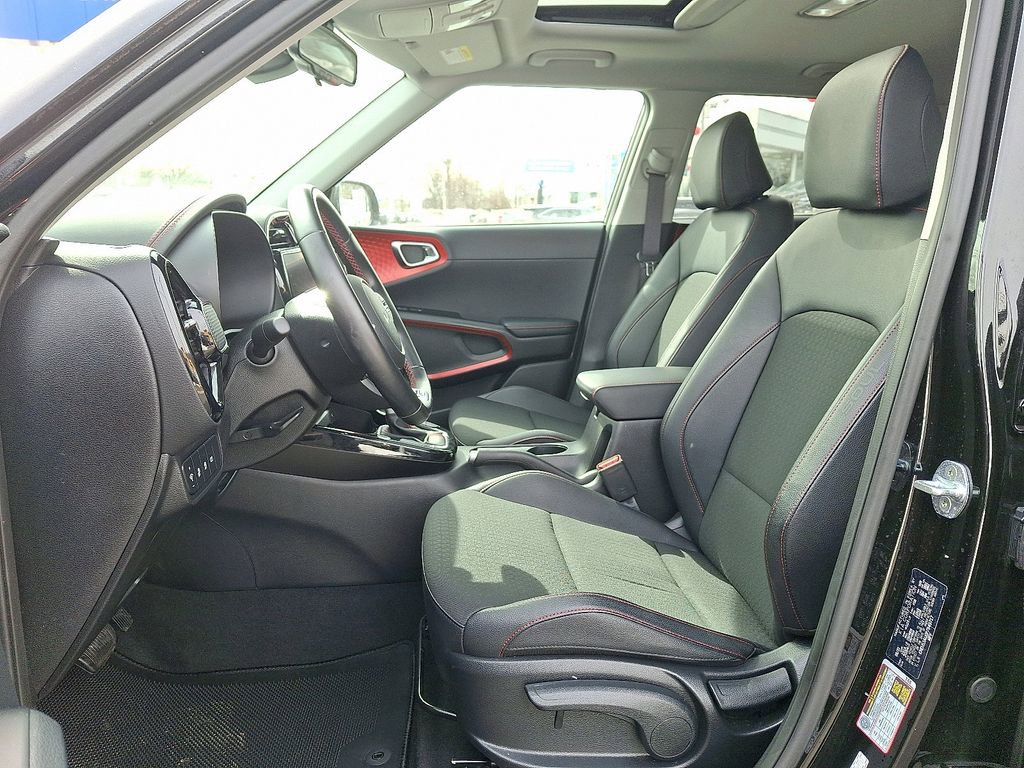 Used 2023 Kia Soul GT-Line image 14