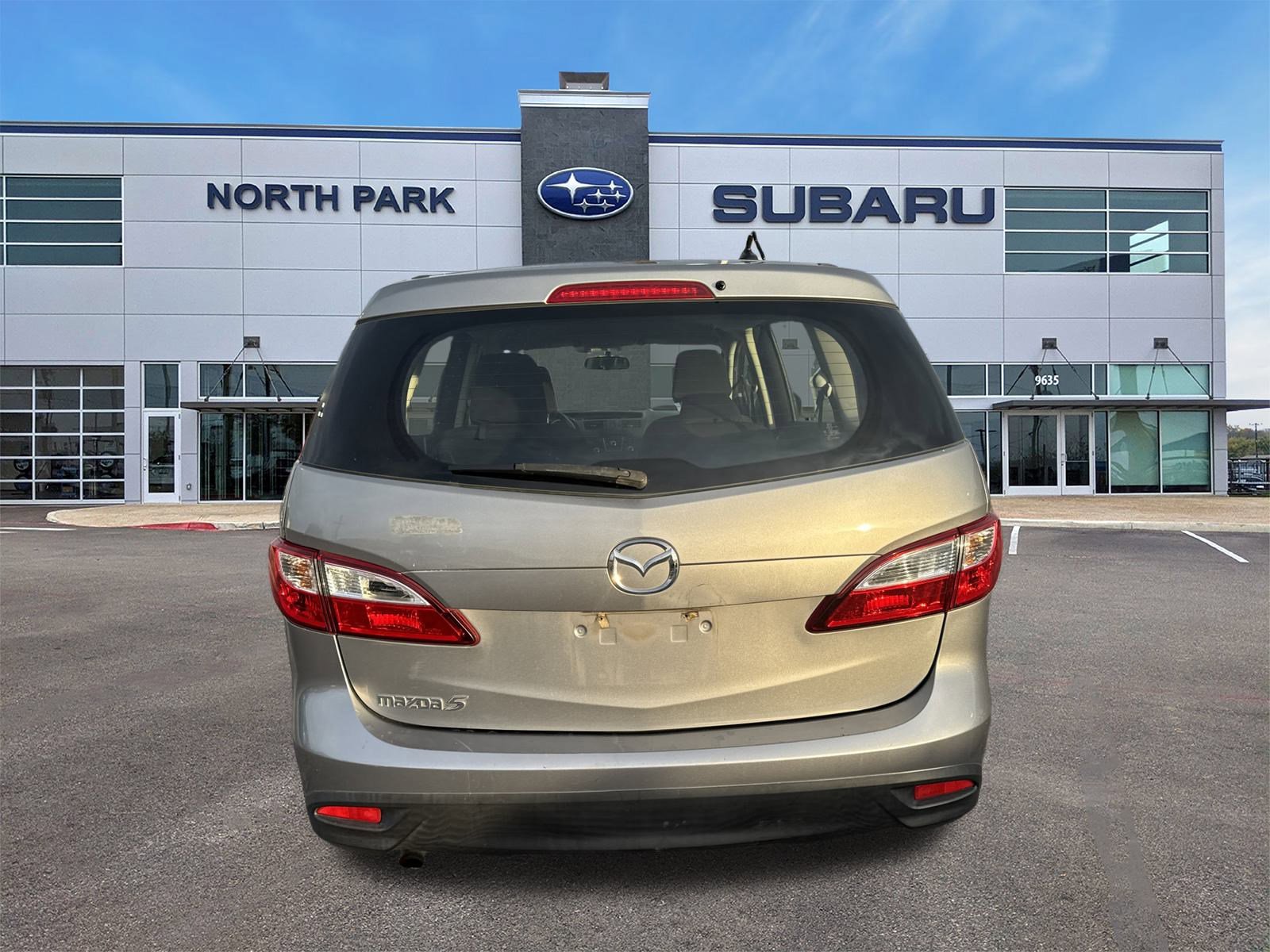 Used 2015 MAZDA MAZDA5 Sport image 4