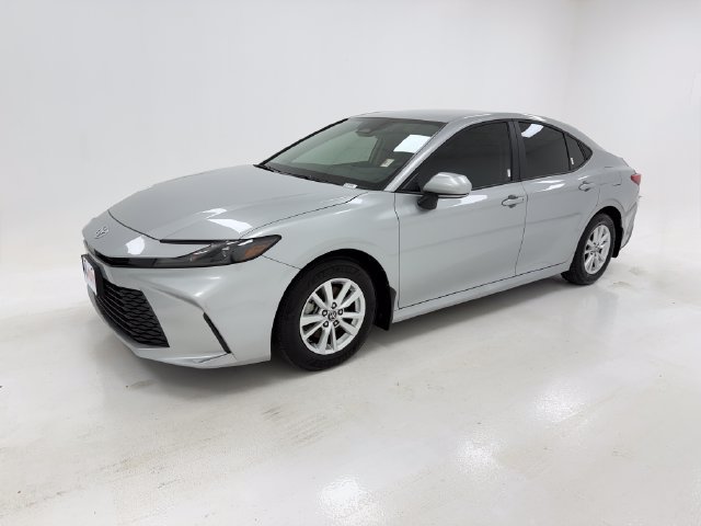 Used 2026 Toyota Camry LE w/ Convenience Package FWD image 5