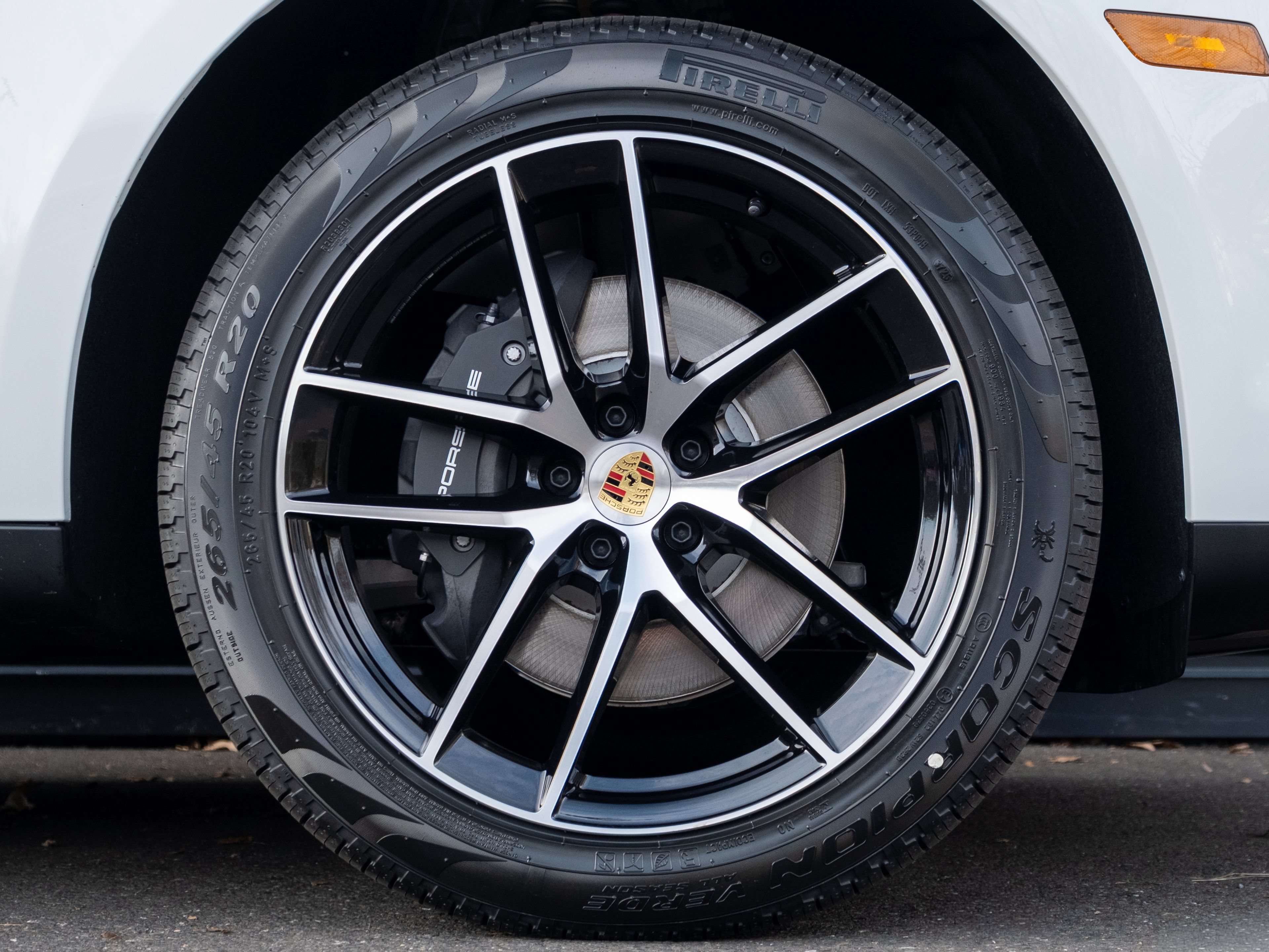 Certified 2026 Porsche Macan AWD/4WD image 15