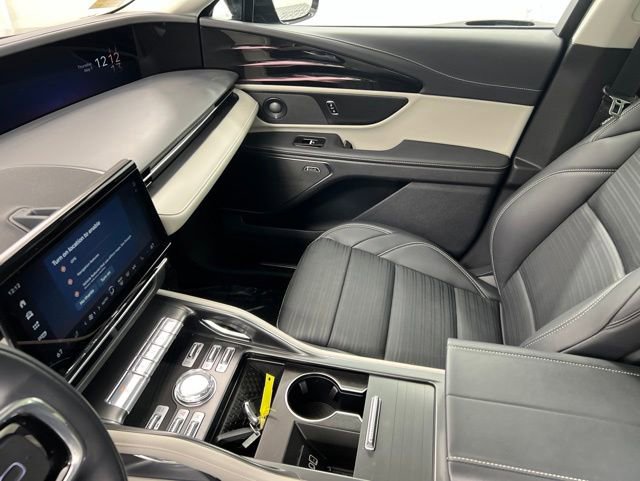 Certified 2025 Lincoln Nautilus Reserve AWD/4WD image 22