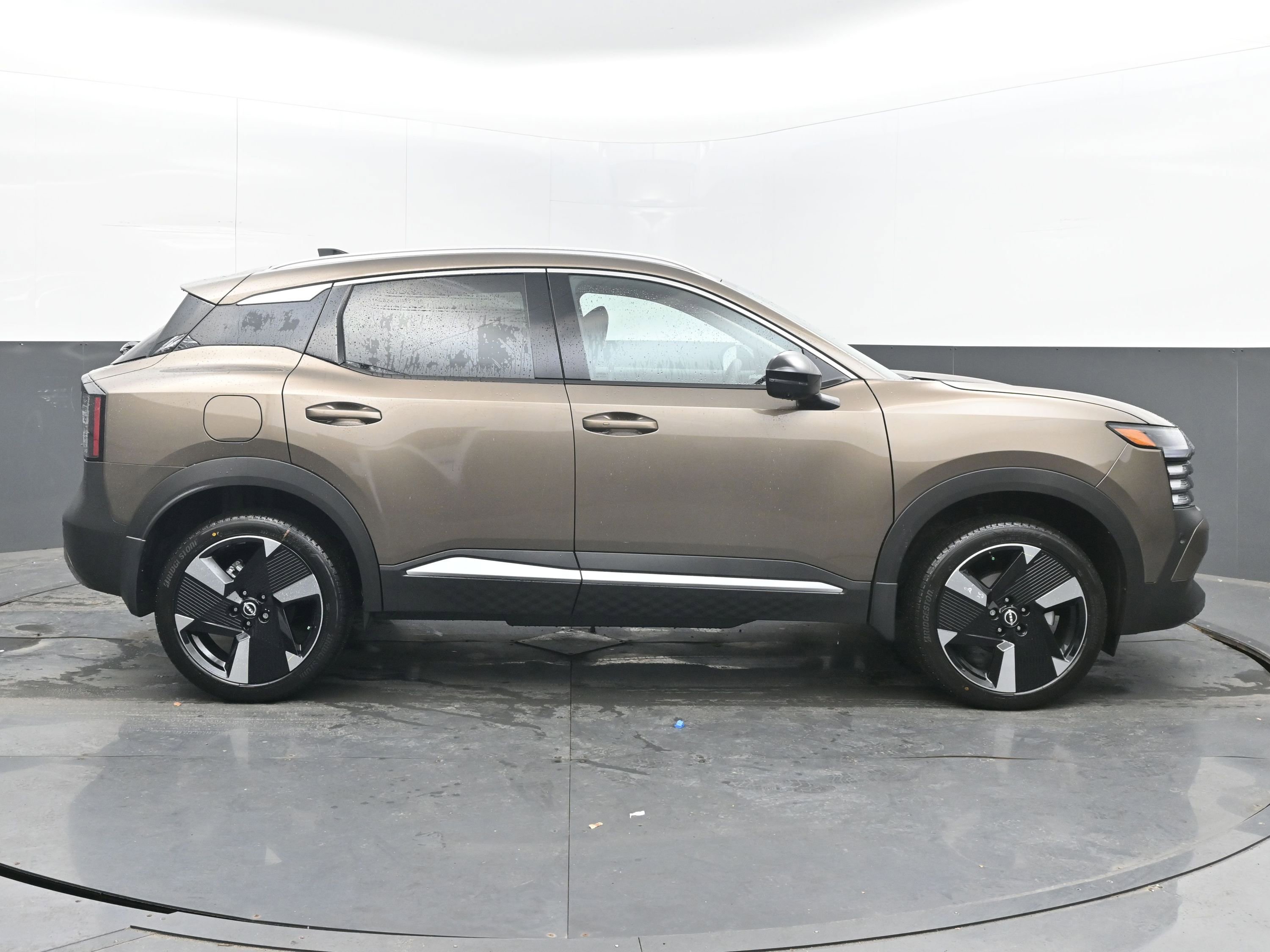 New 2026 Nissan Kicks SR FWD image 8