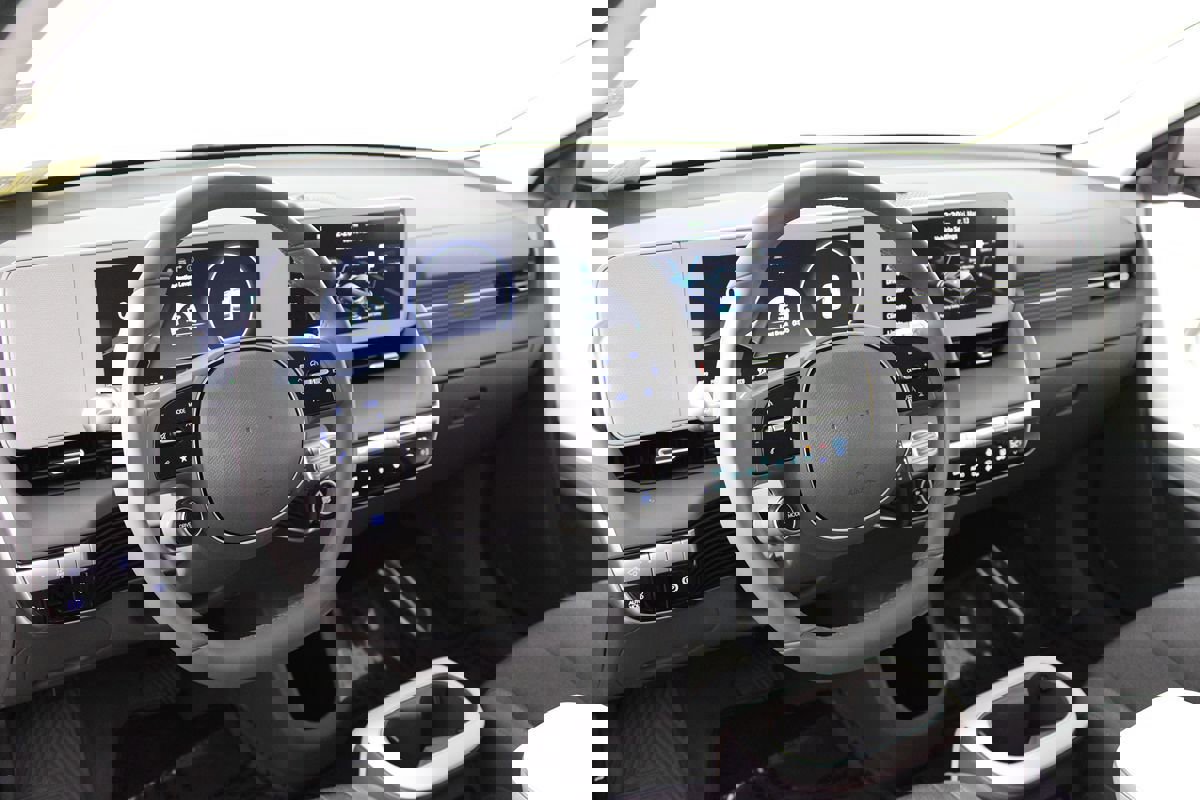 Used 2024 Hyundai Ioniq 5 SE image 7