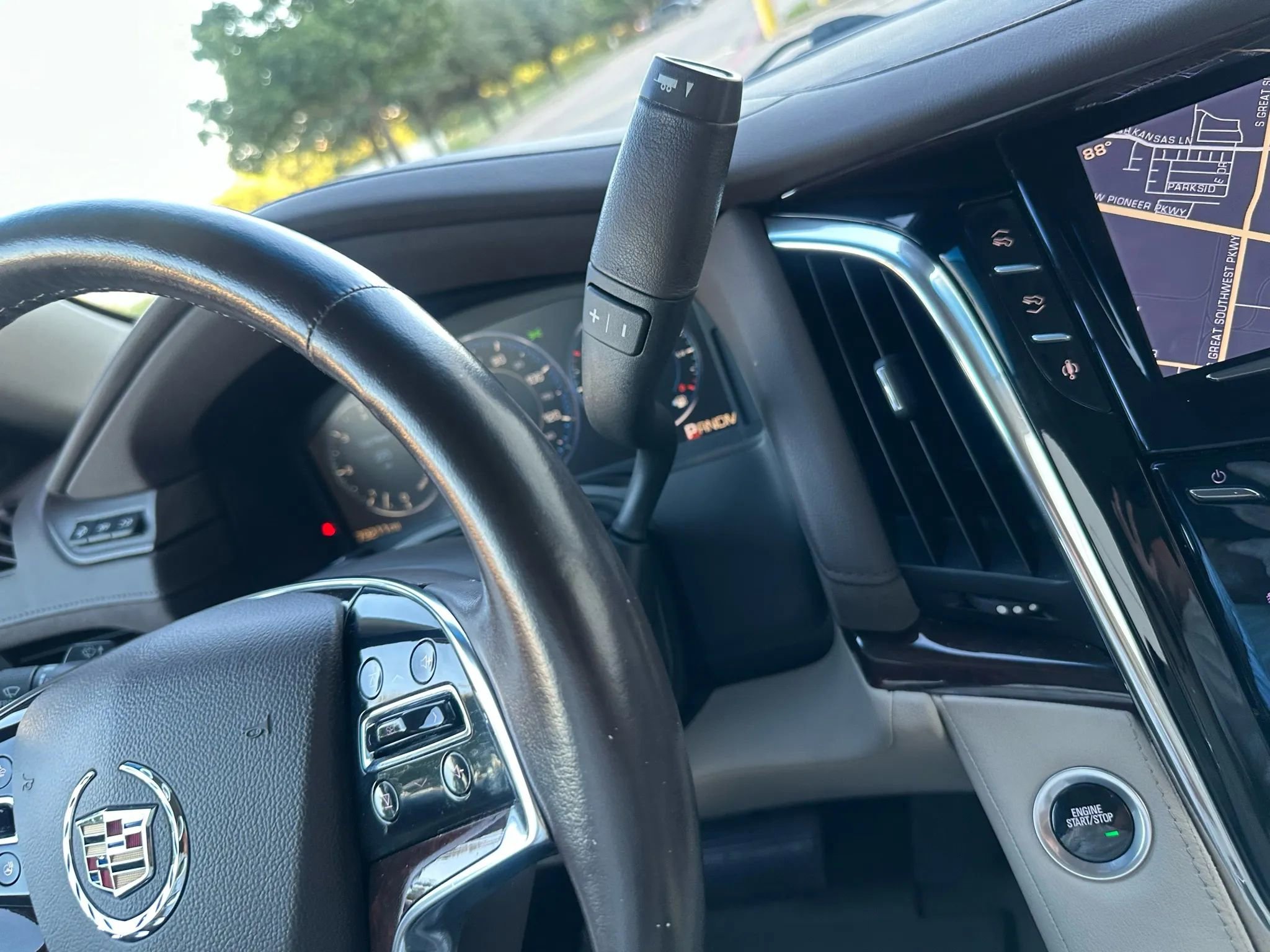 Used 2015 Cadillac Escalade Luxury image 40