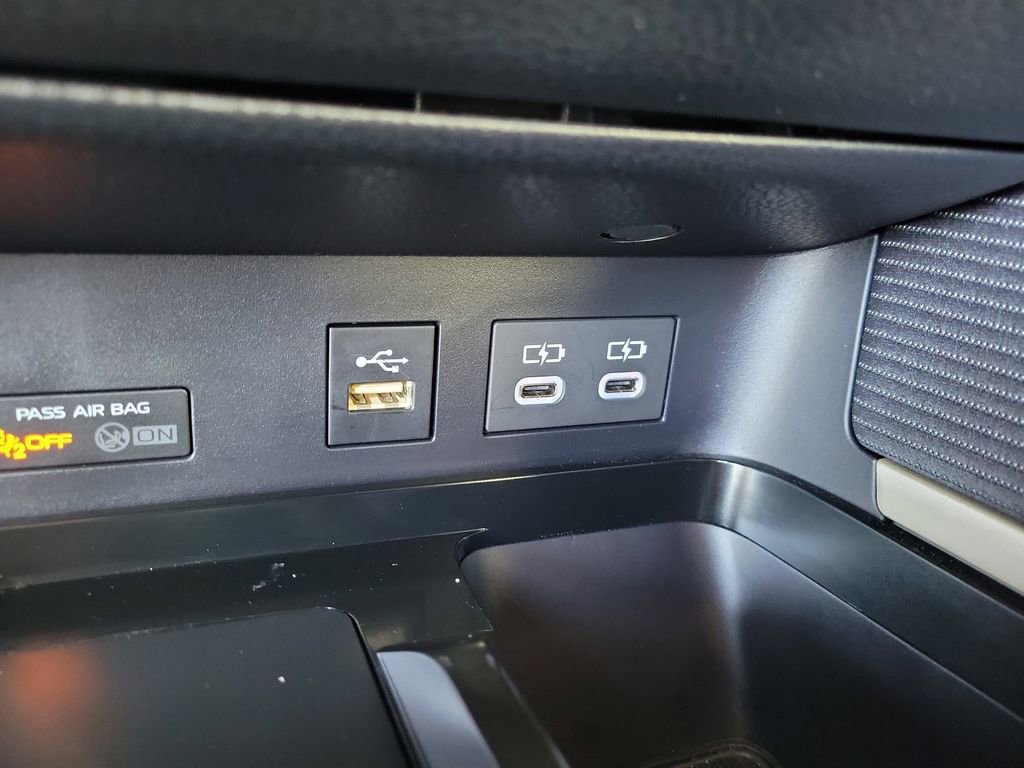 Used 2025 Toyota Camry SE image 24