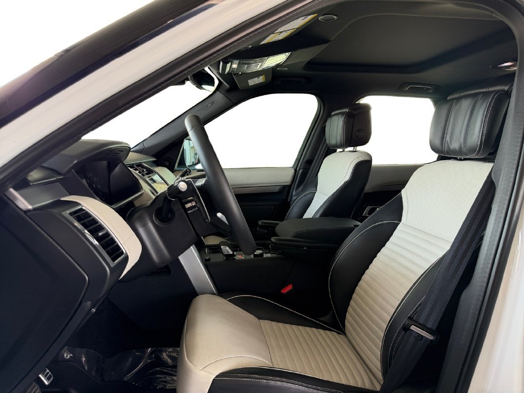 Used 2024 Land Rover Discovery Dynamic SE AWD/4WD image 10