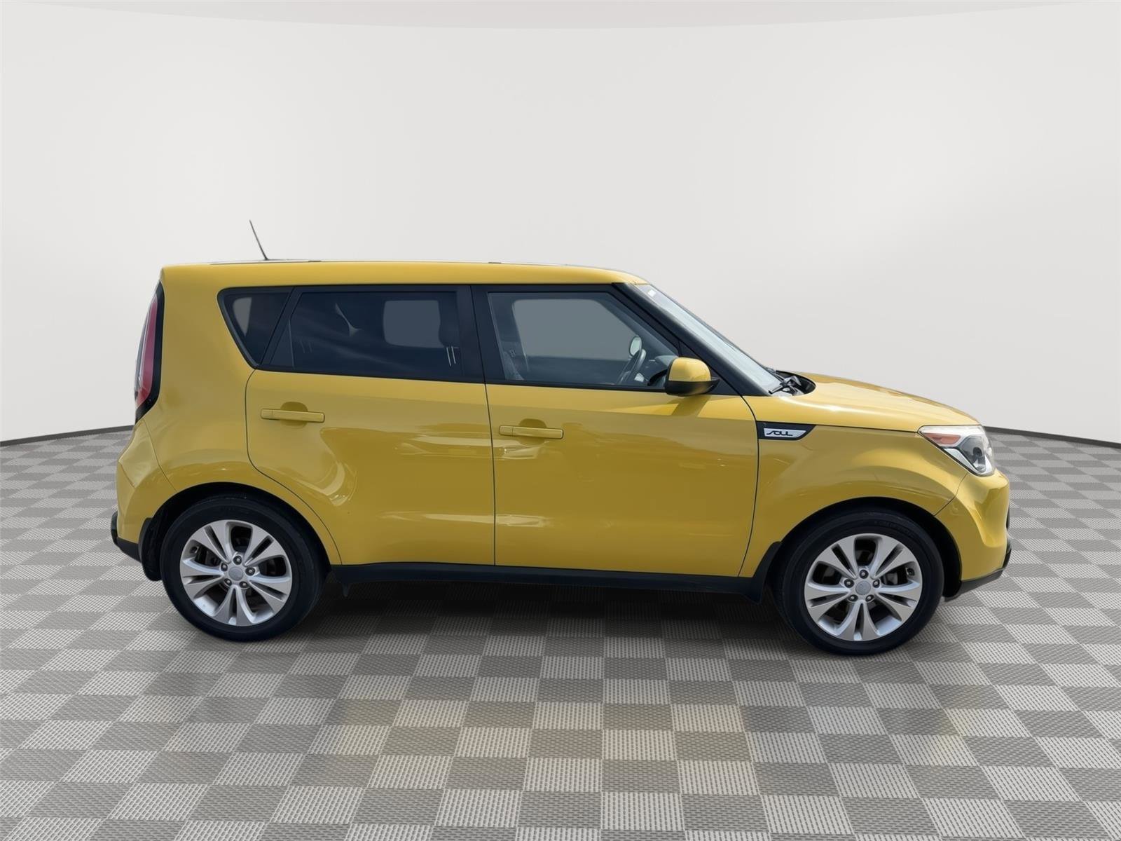 Used 2016 Kia Soul + FWD image 4