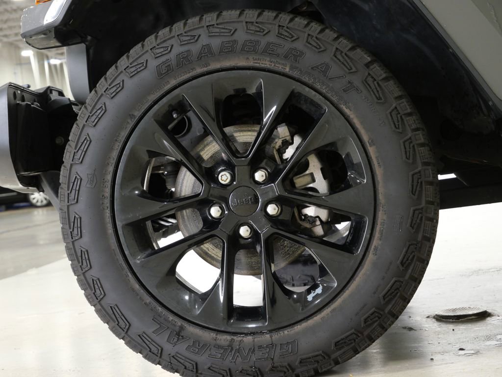 Used 2021 Jeep Wrangler Unlimited Sahara w/ Cold Weather Group AWD/4WD image 10