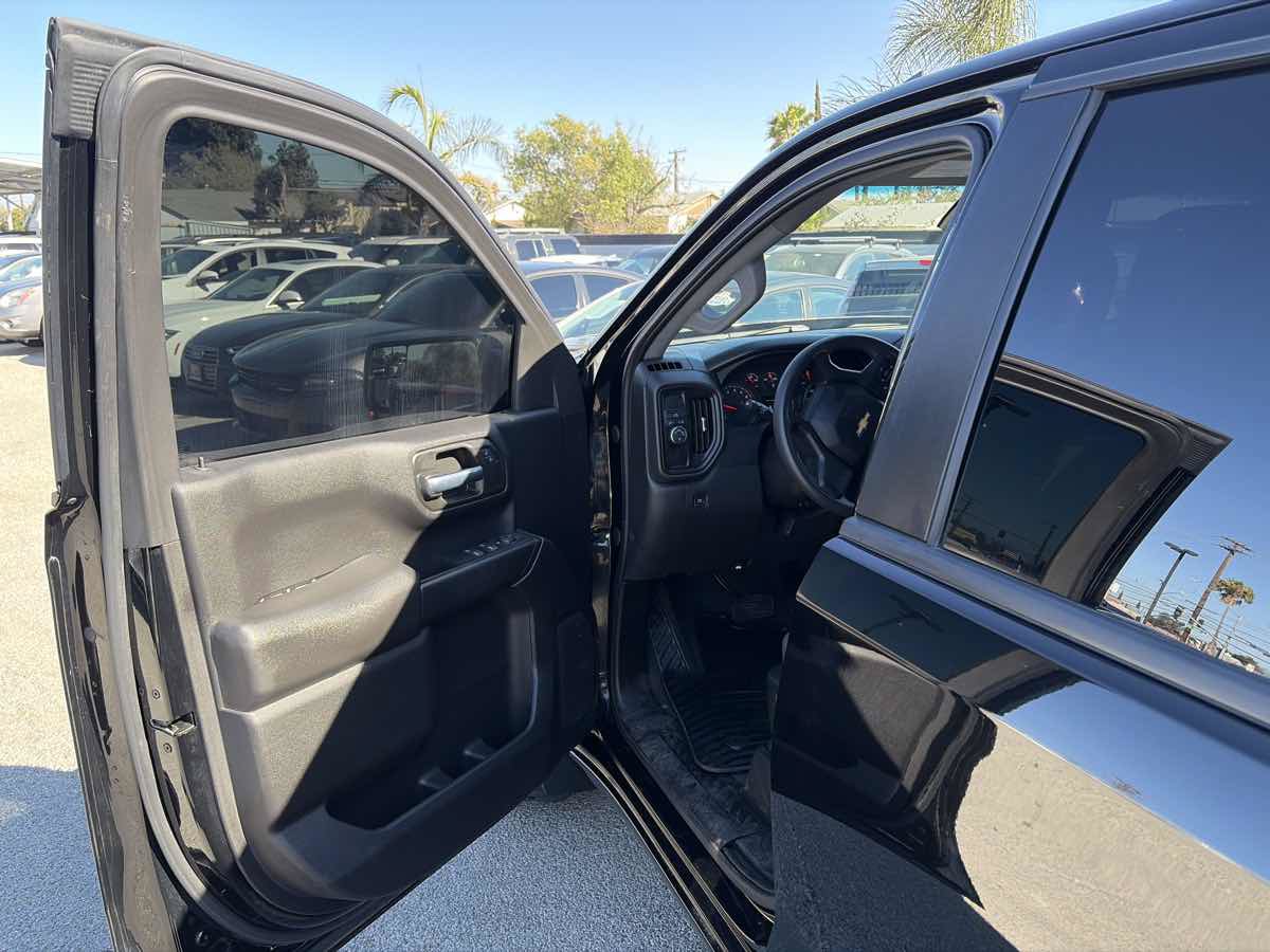 Used 2022 Chevrolet Silverado 1500 Custom w/ LPO, Dark Essentials Package RWD image 6