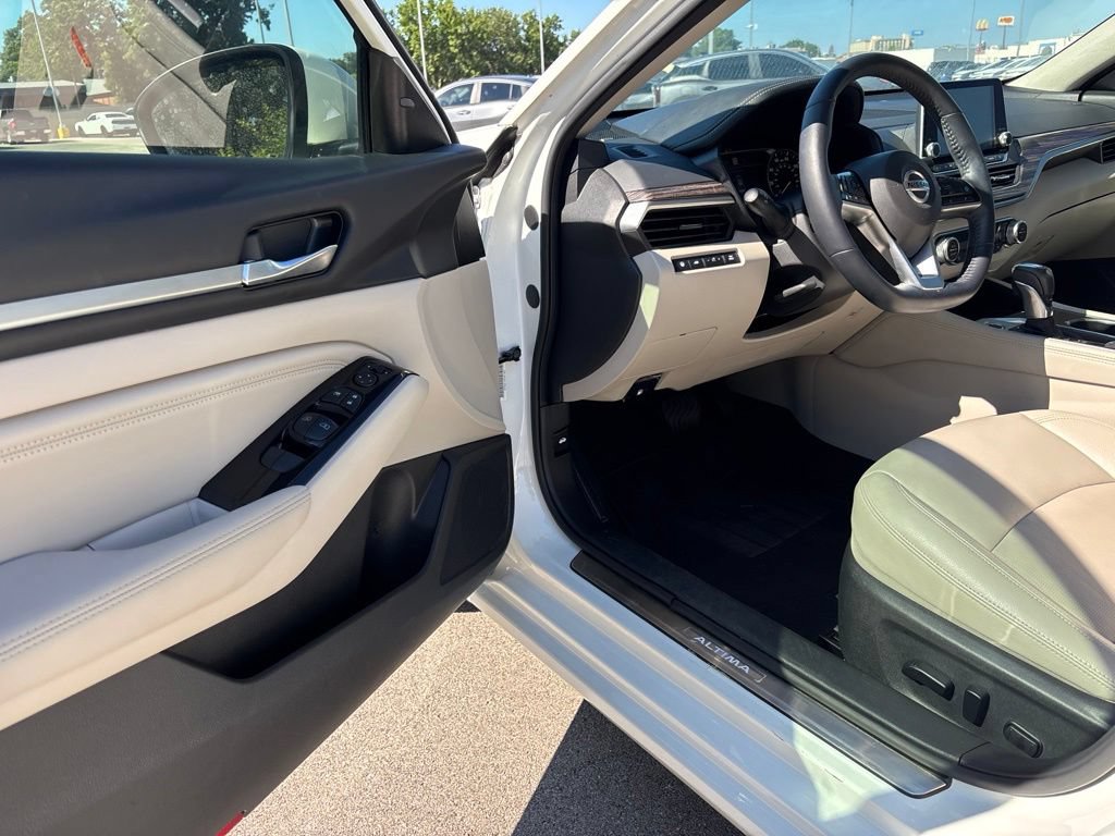 Used 2020 Nissan Altima 2.5 SL FWD image 9