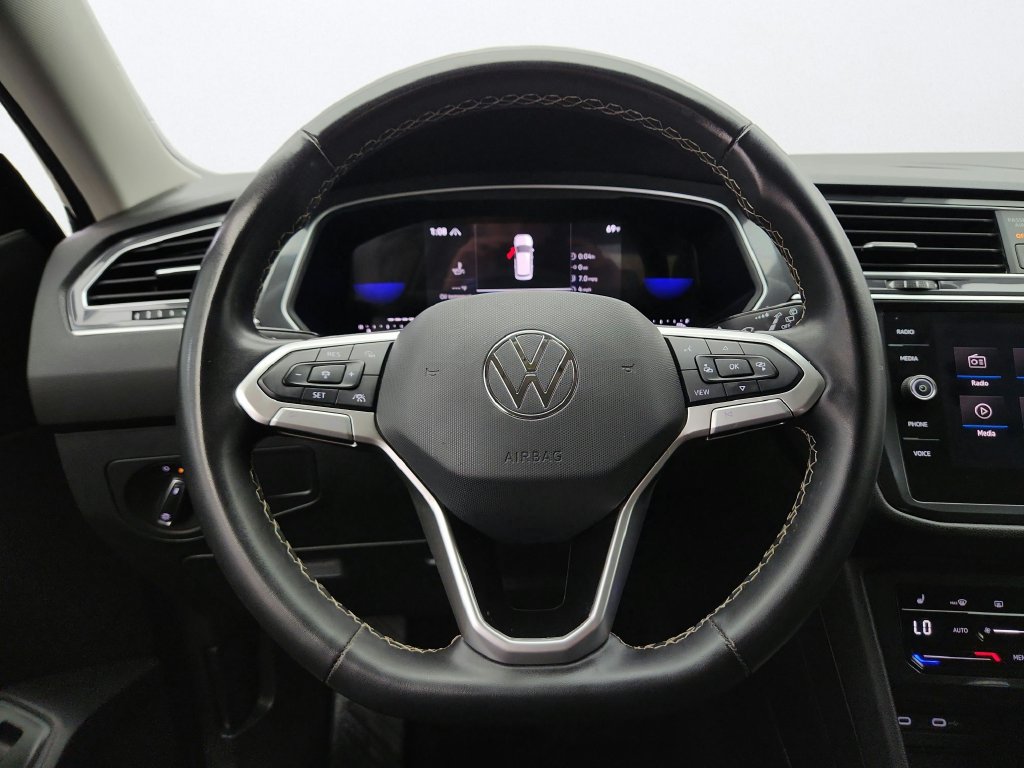 Used 2024 Volkswagen Tiguan SE AWD/4WD image 11