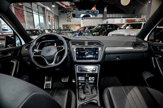 Used 2024 Volkswagen Tiguan SE R-Line image 27
