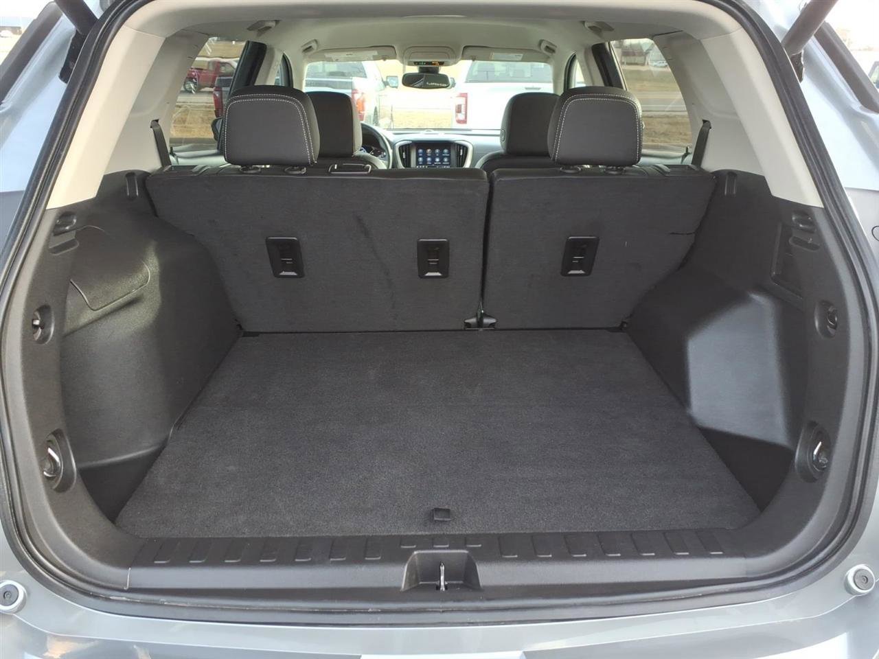 Used 2023 GMC Terrain Denali w/ Denali Premium Package image 7