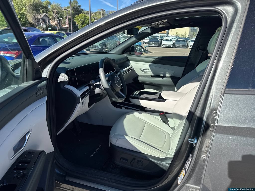 Used 2025 Hyundai Tucson Limited AWD/4WD image 12