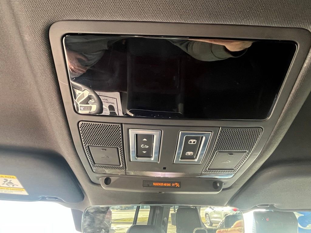 Used 2023 Land Rover Defender 110 SE image 43