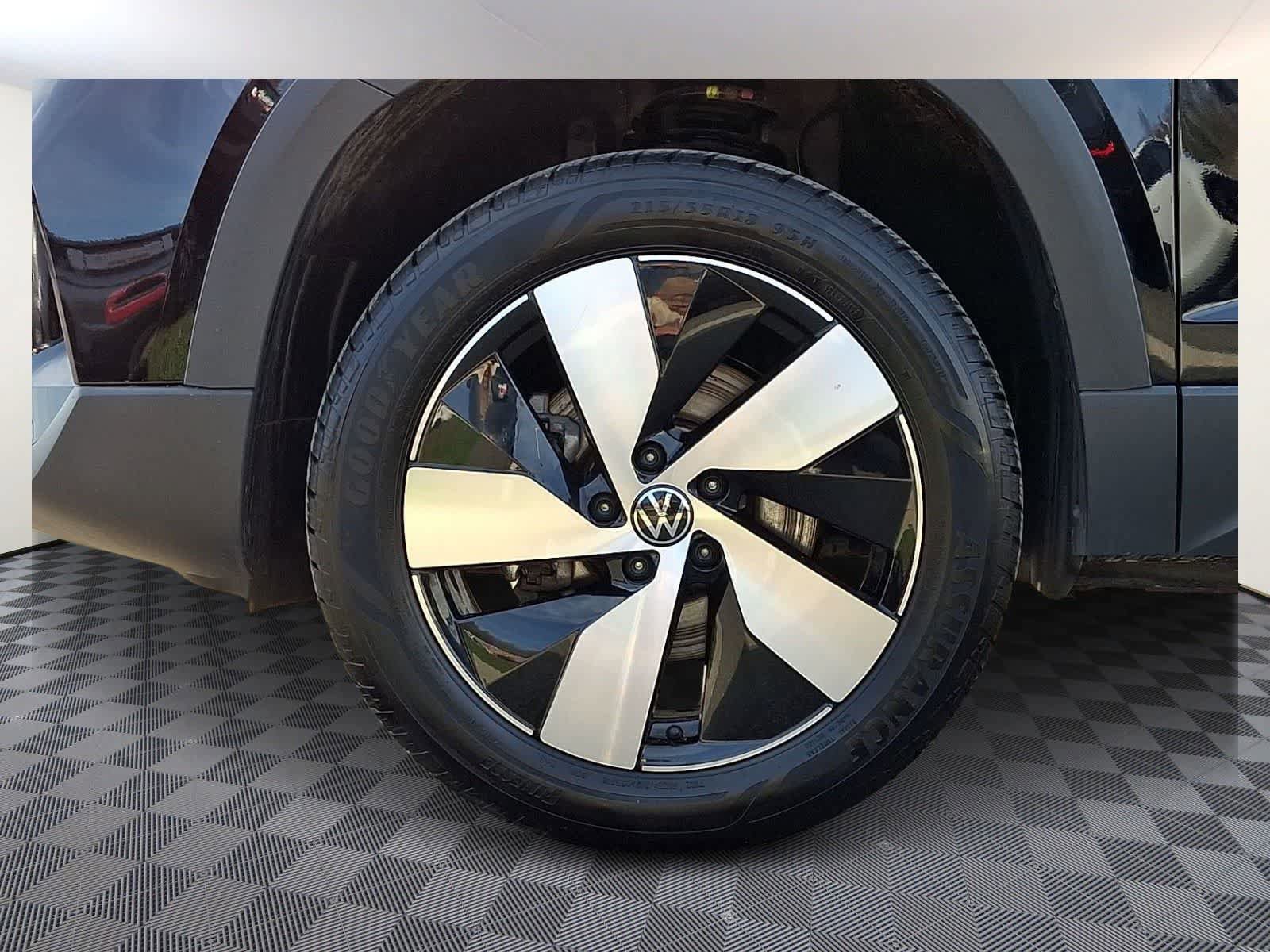 Used 2025 Volkswagen Taos S AWD/4WD image 8