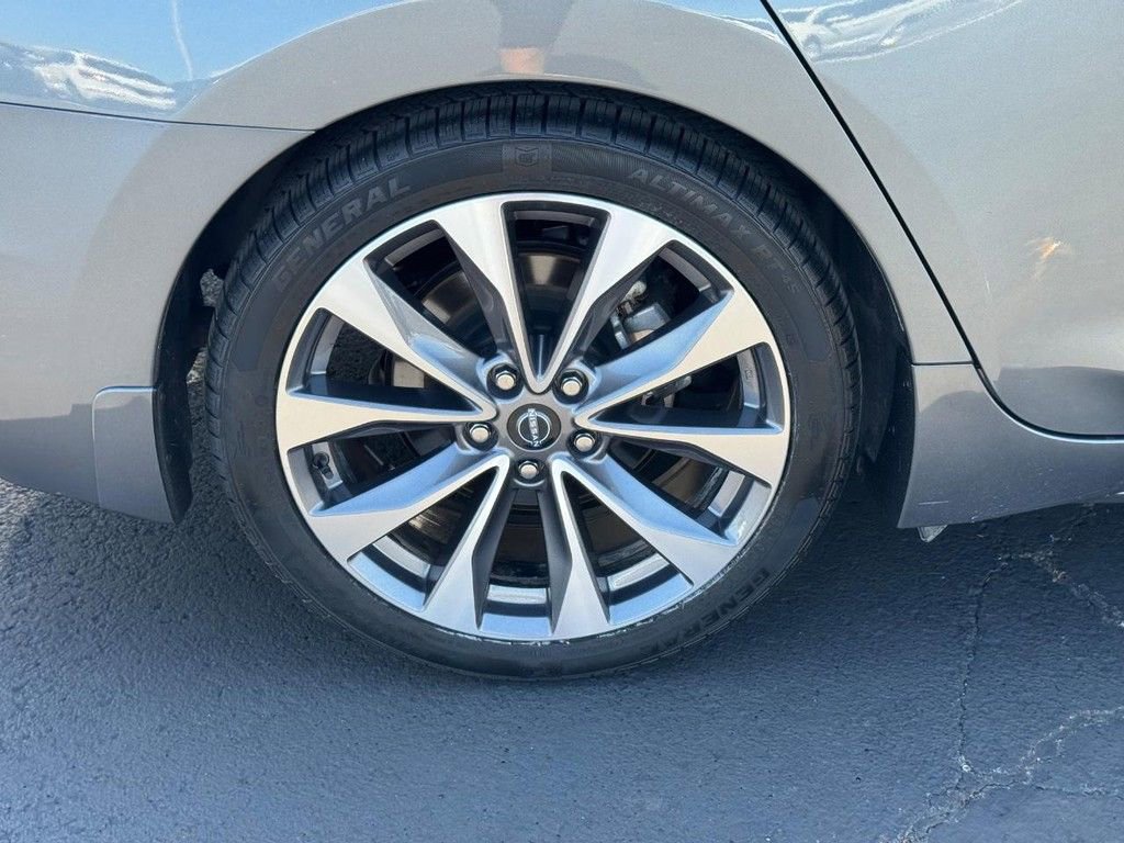 Used 2023 Nissan Maxima Platinum w/ Sport Mat Group FWD image 14