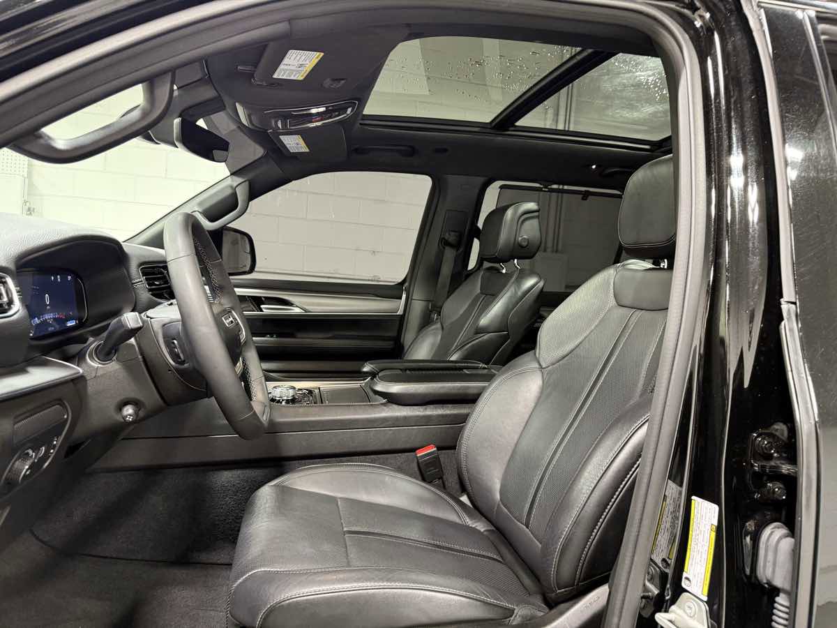 Used 2024 Jeep Wagoneer Series II w/ Convenience Group I image 17