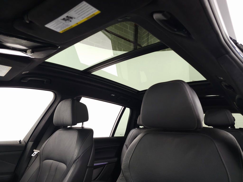 Used 2021 BMW X7 M50i w/ Cold Weather Package image 19