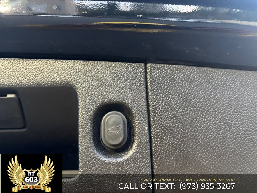Used 2019 Cadillac Escalade Luxury AWD/4WD image 8