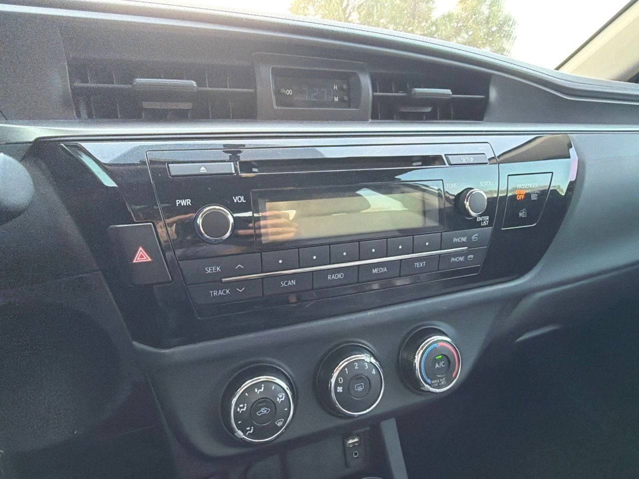 Used 2015 Toyota Corolla L FWD image 9