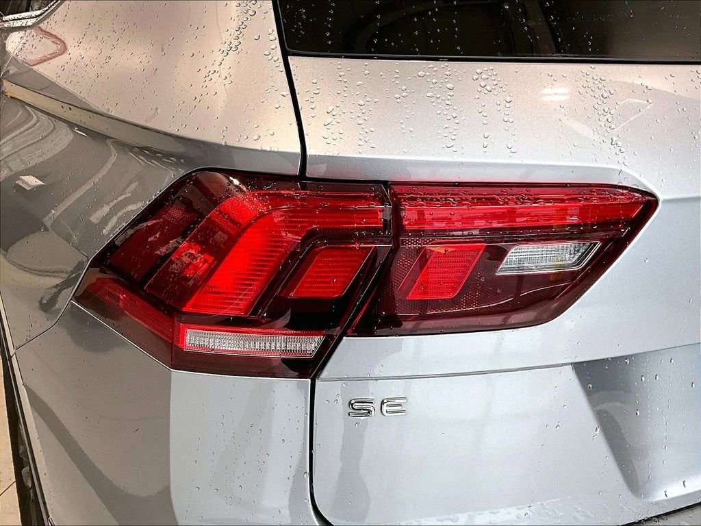 Used 2023 Volkswagen Tiguan SE w/ Panoramic Sunroof Package AWD/4WD image 25