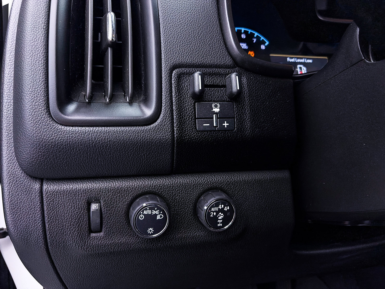 Used 2022 Chevrolet Colorado ZR2 AWD/4WD image 7