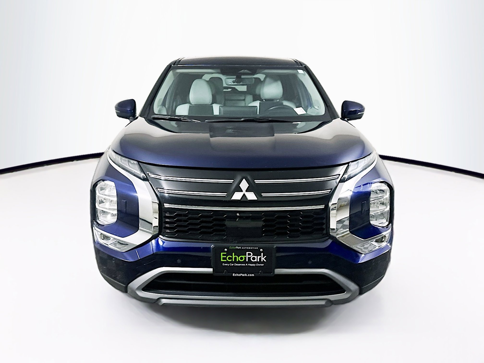 Used 2025 Mitsubishi Outlander SE image 2