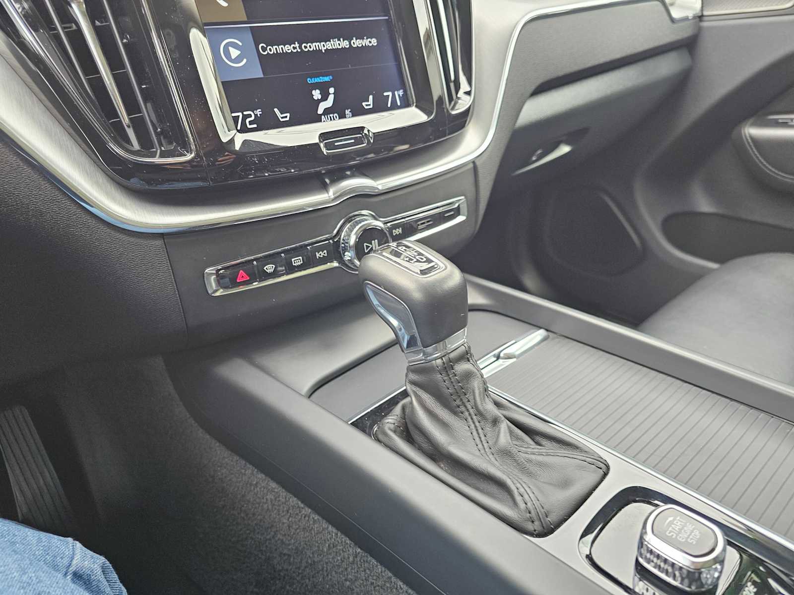 Used 2019 Volvo XC60 T5 Momentum w/ Multimedia Package image 26